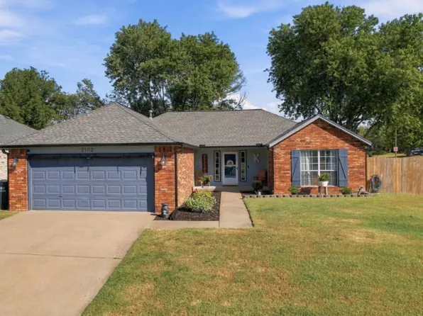 2102 W Walnut St, Collinsville, OK 74021