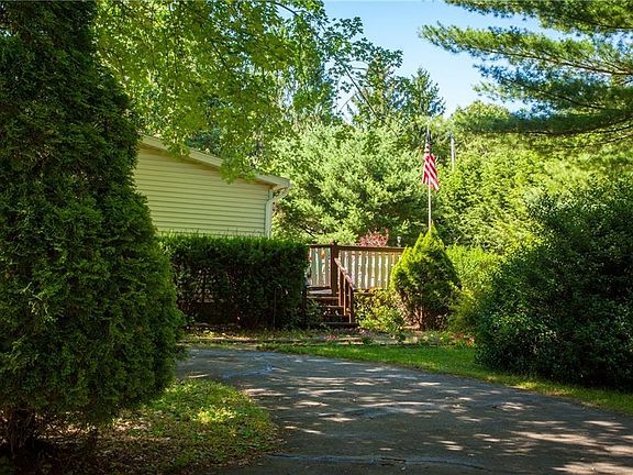 5th image of 240 Neversink Dr