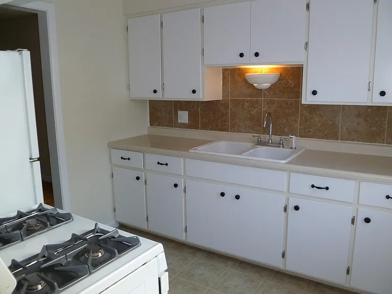 1249 Eastern Pl NE — Photo 32
