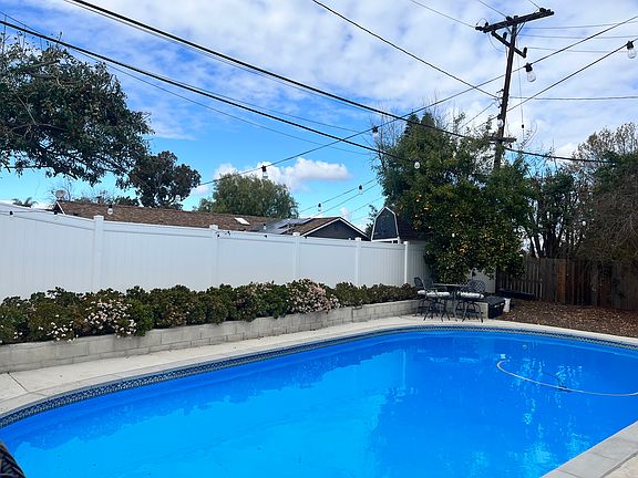 4th image of 1065 Warwick Ave