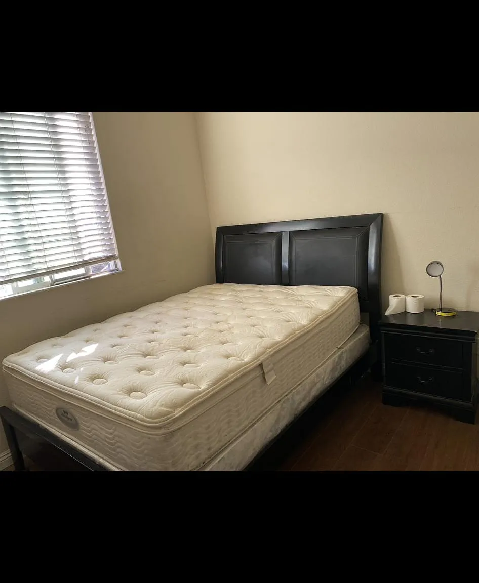 2 bed, 166 sqft, $999 — Photo 2