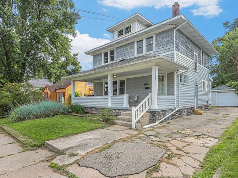 2116 Lafayette Ave NE — Photo 33