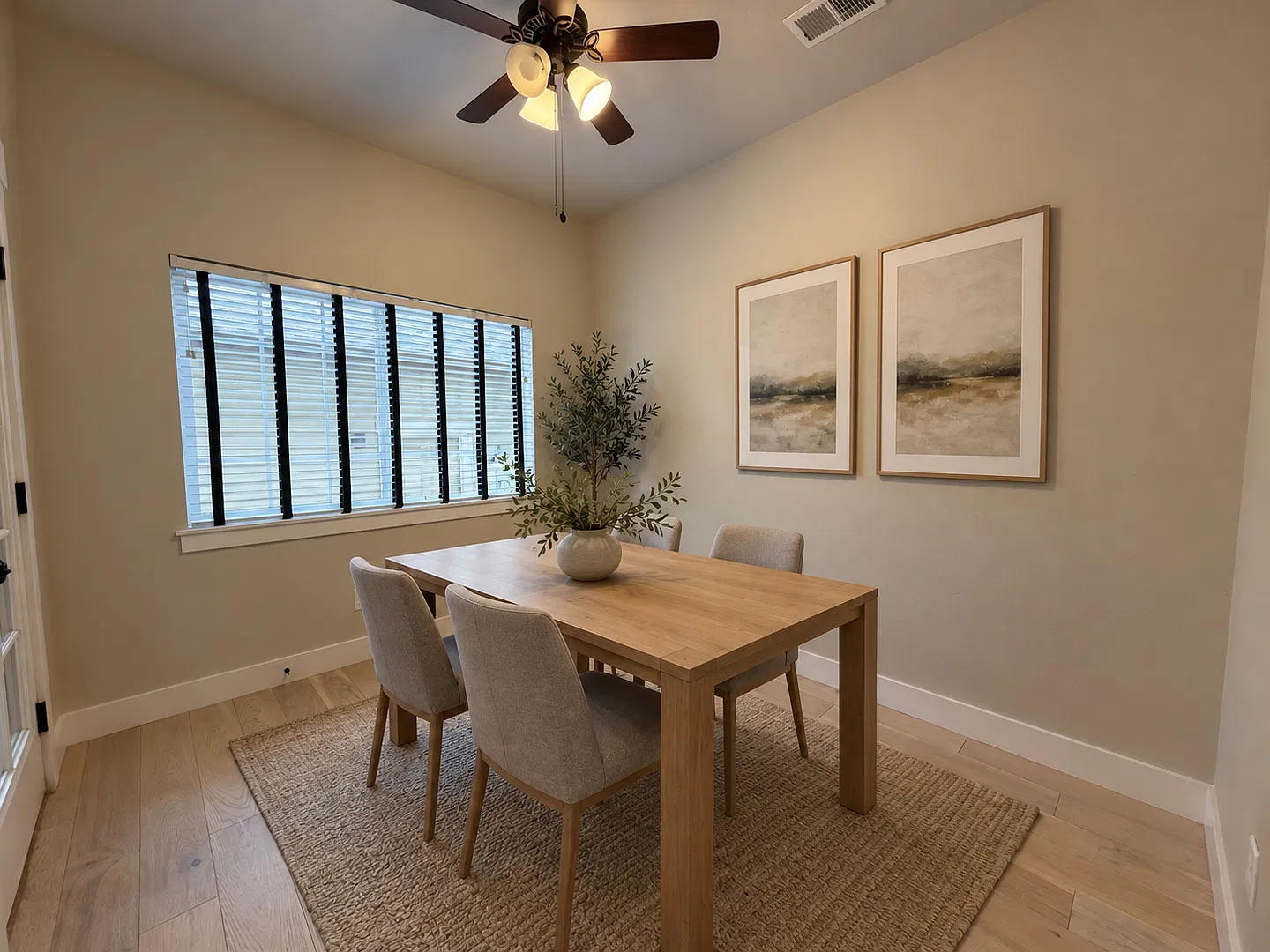 Glamorous Townhome in Observatory Village — Photo 4