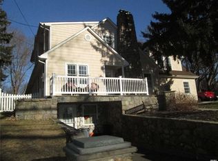 11 Hilden St, Kings Park, NY 11754