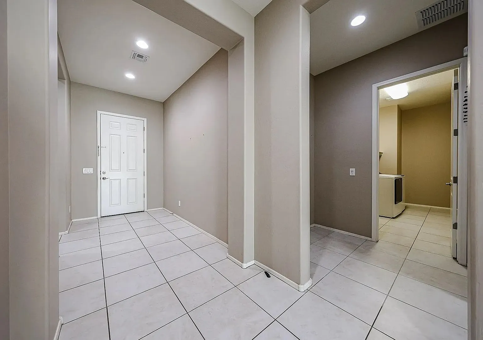 Stunning 4BR Peoria Home with Solar, Pickleball Court, Pool Access & Great Schools — Photo 2