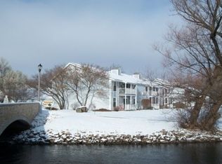 300 Foxwood Dr UNIT 102, Waterford, WI 53185
