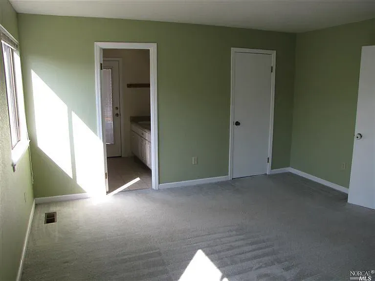 1585 Rainier Ave — Photo 6