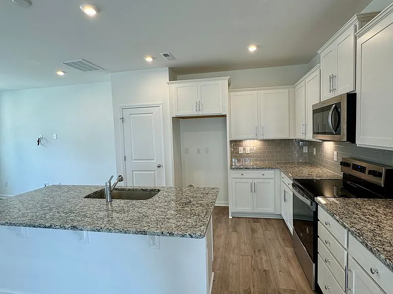 13167 Rover St — Photo 4