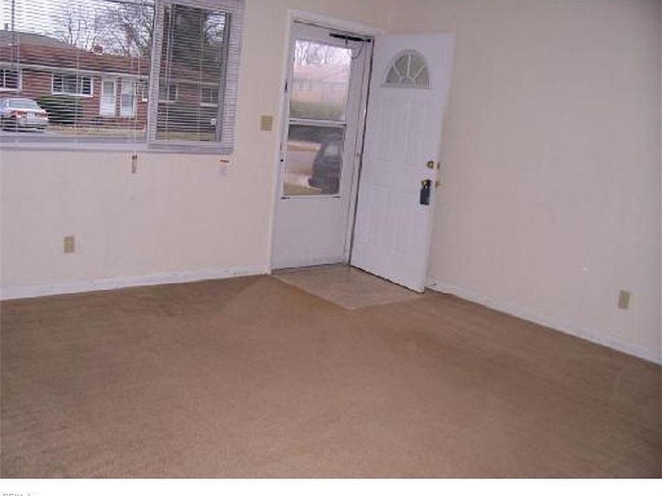 2nd image of 425 West Ln #B