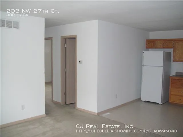 3 bed, $1,775 — Photo 4