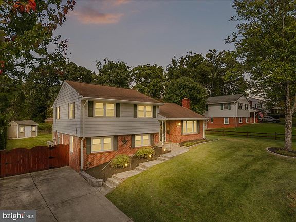 2nd image of 5633 Inverchapel Rd