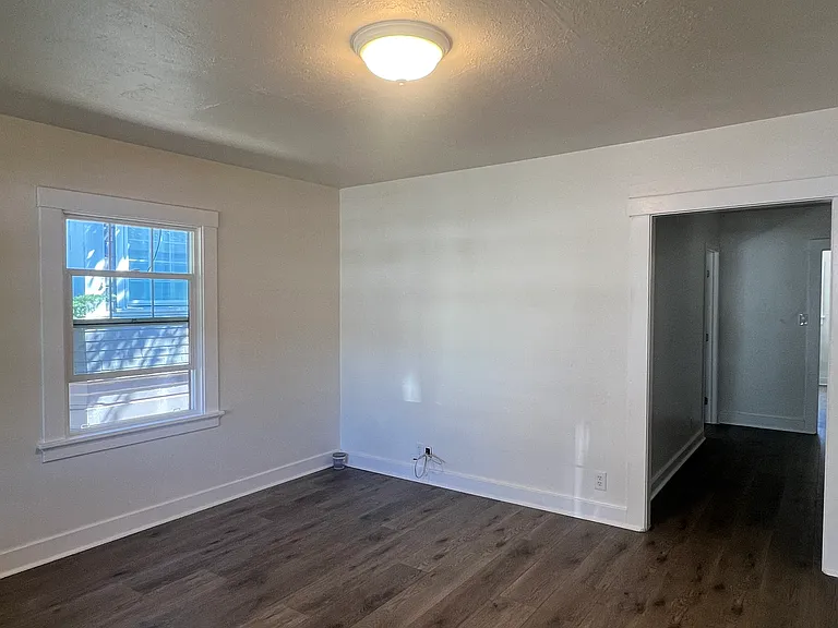 1221 Sherman St — Photo 3