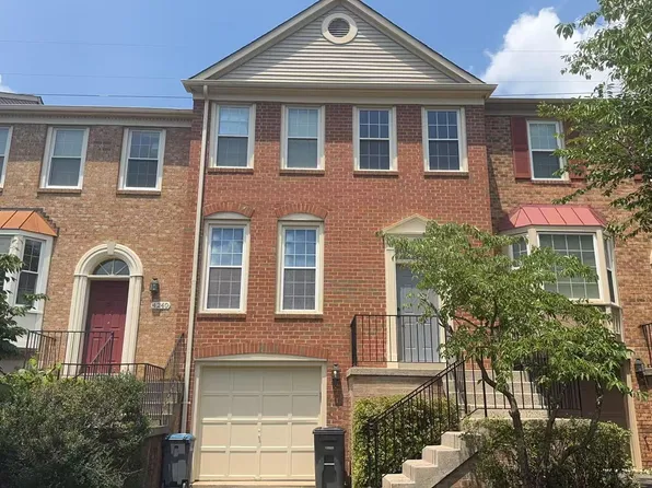 4238 Fox Lake Dr, Fairfax, VA 22033