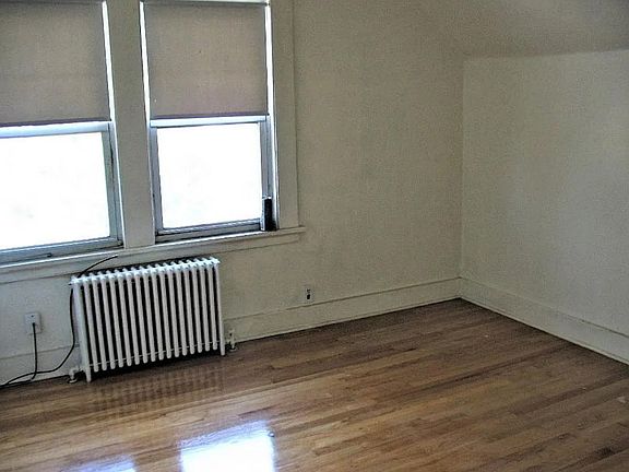 5th image of 319 Sherman Ave #3