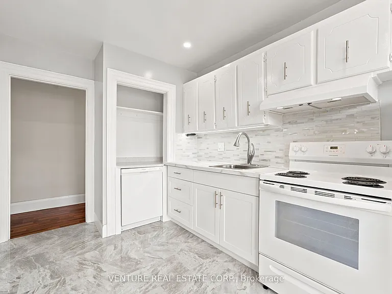 1228 Saint Clair Ave W #3 — Photo 8