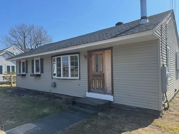 16 Vladish Ave, Turners Falls, MA 01376