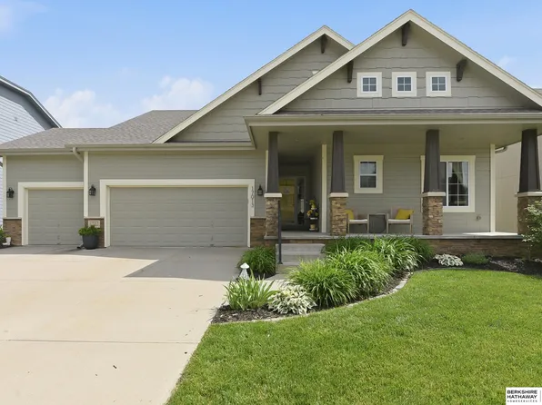 17013 Greenfield St, Omaha, NE 68136