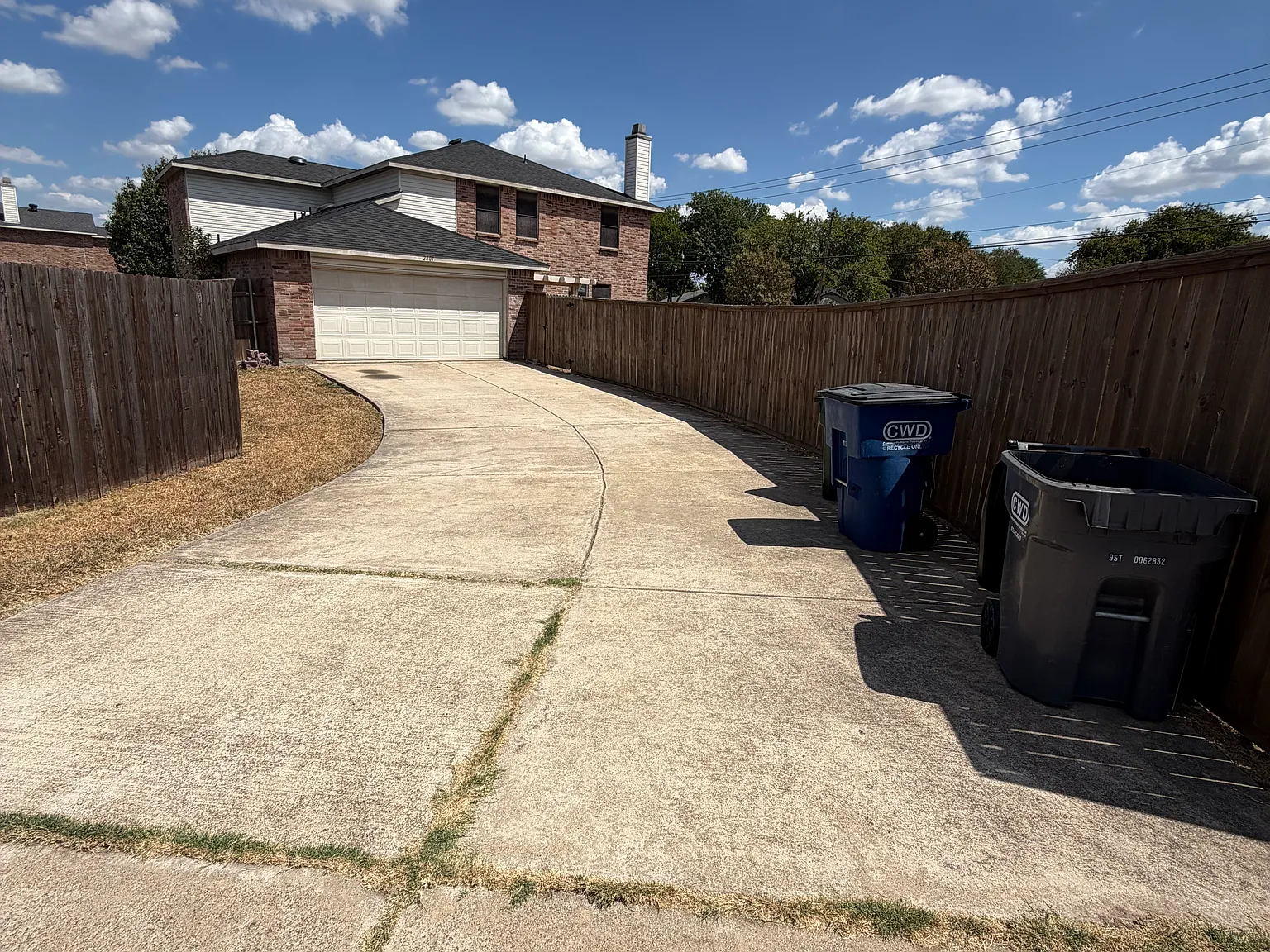 5 bed, 2.5 bath, 3039 sqft, $2,700 — Photo 2