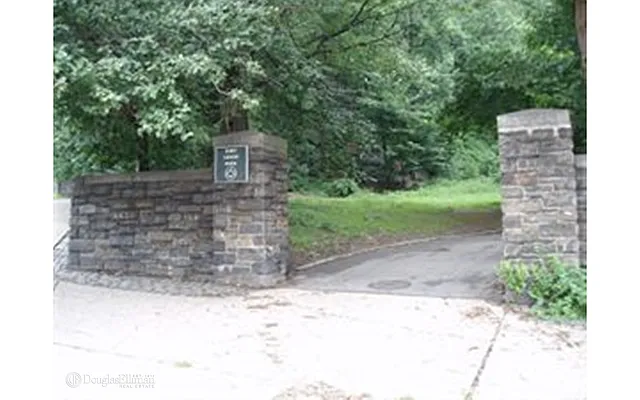 Sold by Douglas Elliman | media 8