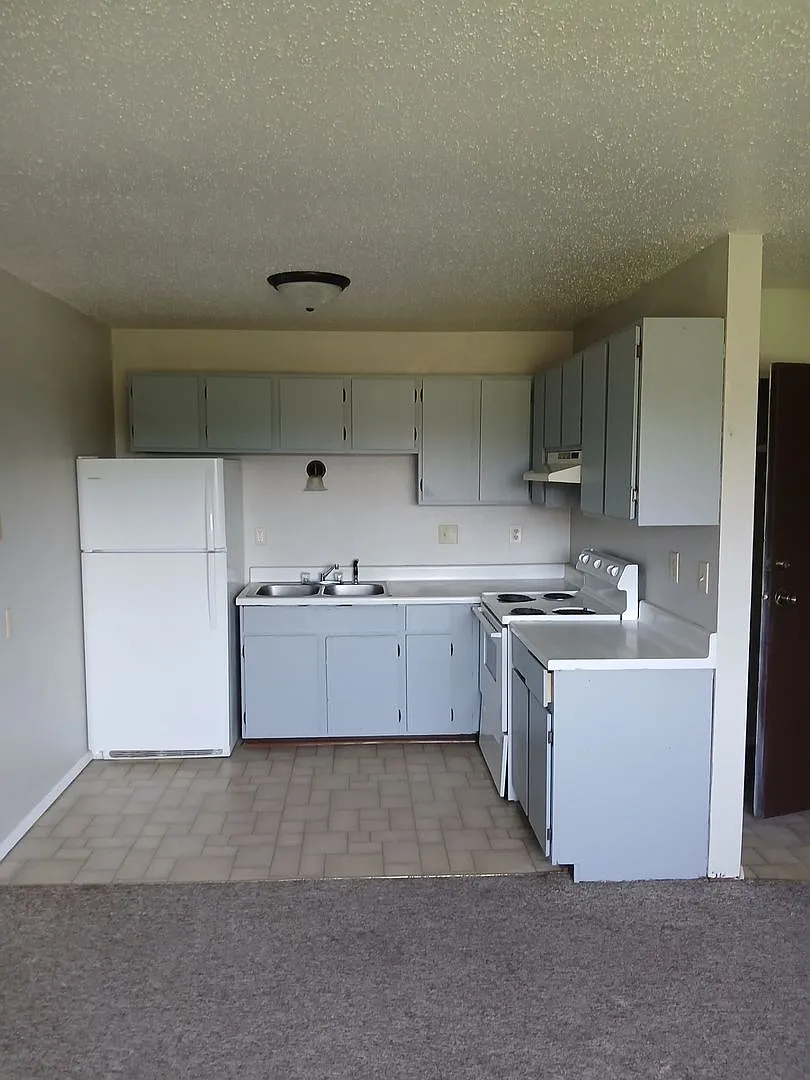 Lincoln Estates — Photo 4