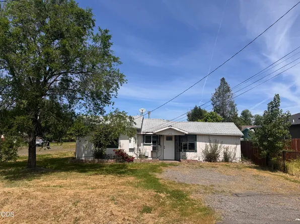 2352 W McAndrews Rd, Medford, OR 97501