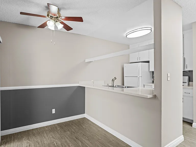 Mesa Pines Apartments — Photo 10