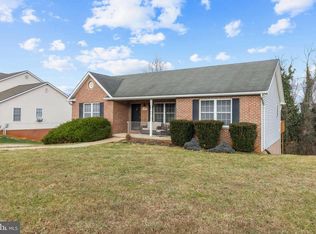 1076 Stuart Dr, Front Royal, VA