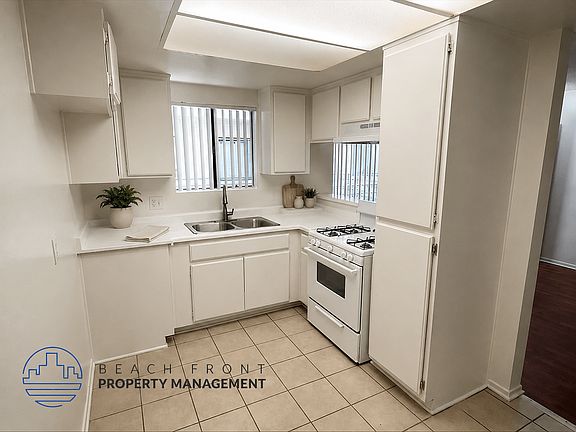 2nd image of 633 Broad Ave #4