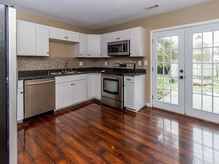 801 N Wester Ln — Photo 4