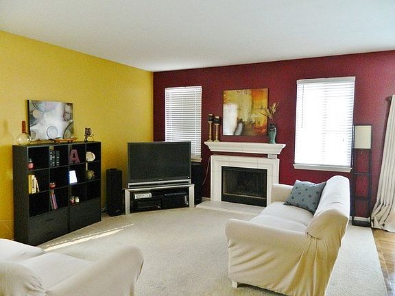 2nd image of 3238 Julie Ln
