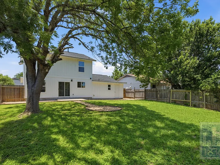 3610 Alexandria Dr — Photo 26