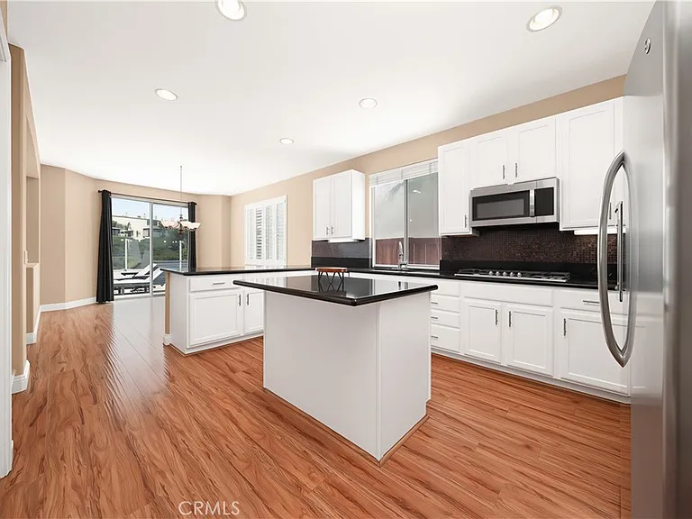 45277 Chateau Ct — Photo 25