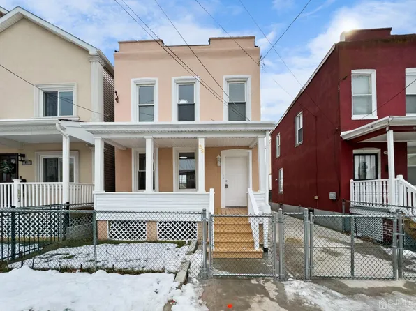 82 Warren St, Carteret, NJ 07008