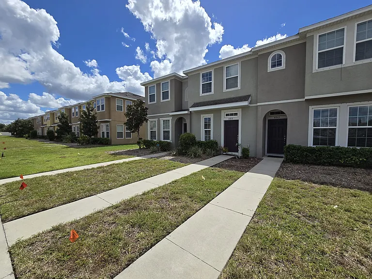 8915 Walnut Gable Ct — Photo 2