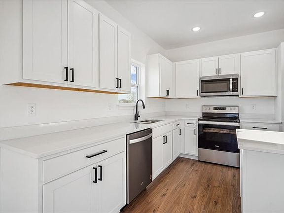 5th image of 808 Windam Dr