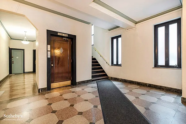 Sold by Sotheby's International Realty | media 7