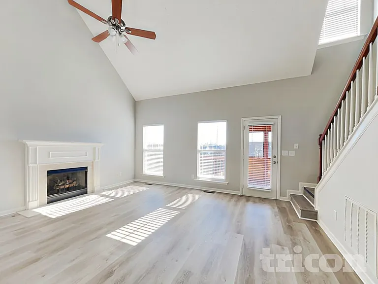 1638 Zurich Dr — Photo 3