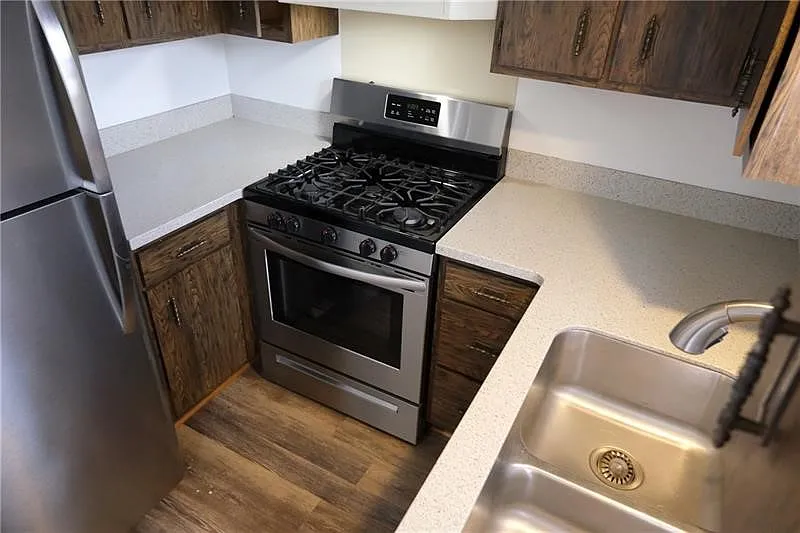 2 bed, 3264 sqft, $1,050 — Photo 4