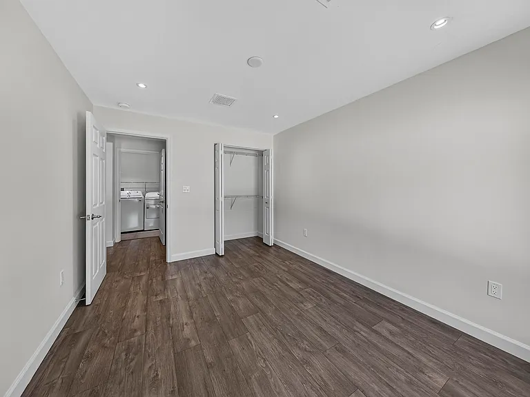 410 NE 34th St — Photo 31