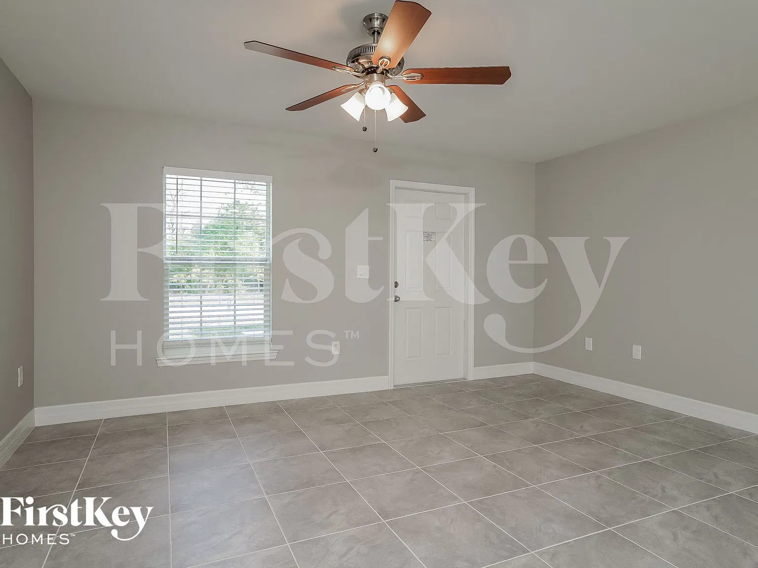 3 bed, 2.0 bath, 1320 sqft, $2,135 — Photo 2