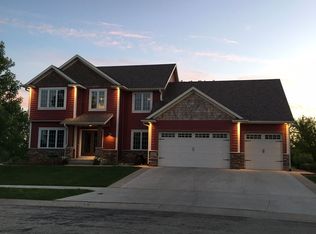 6437 Summit Pointe Rd NW, Rochester, MN 55901