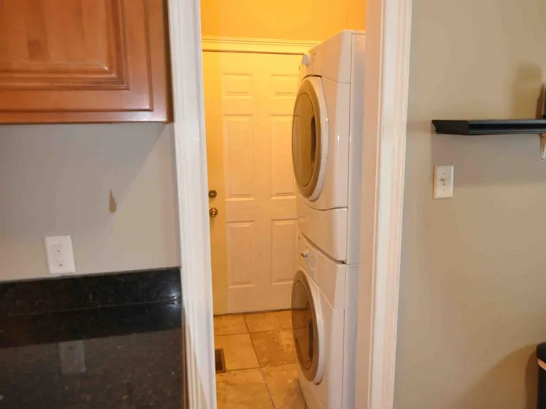 1214 Jefferson St — Photo 4
