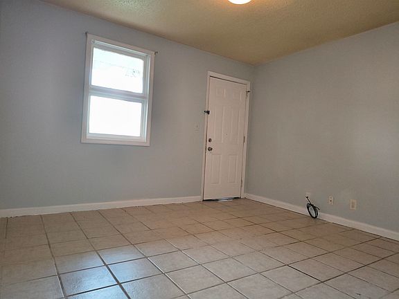 5th image of 307 Flagg St. #104