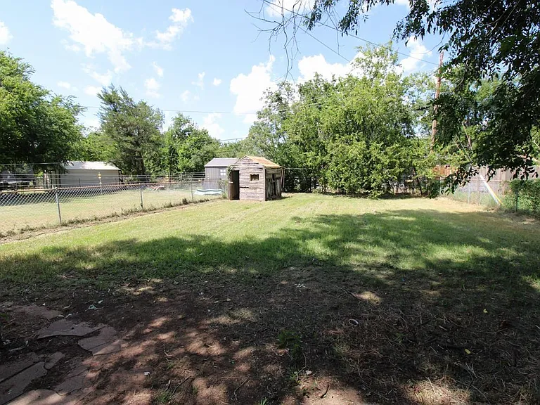 1640 Hawes Ave — Photo 18