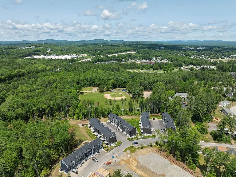Bayberry Commons- 3 Bedroom 2.5 Bath Townhomes with 2 Car Garage — Photo 133