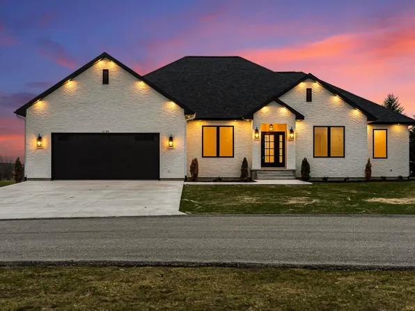 4199 Wolverine Dr, Williamsburg, MI 49690