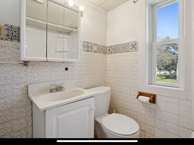 705 W 17th St — Photo 11