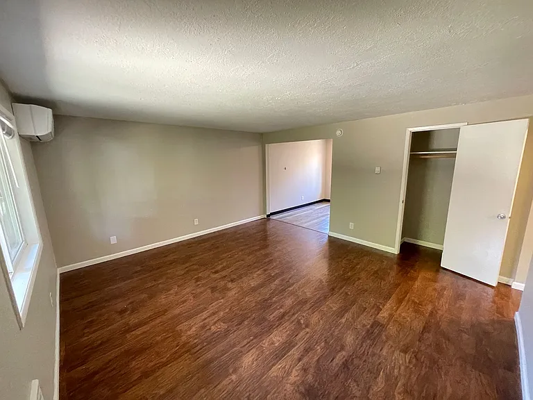 Donnie Court — Photo 18