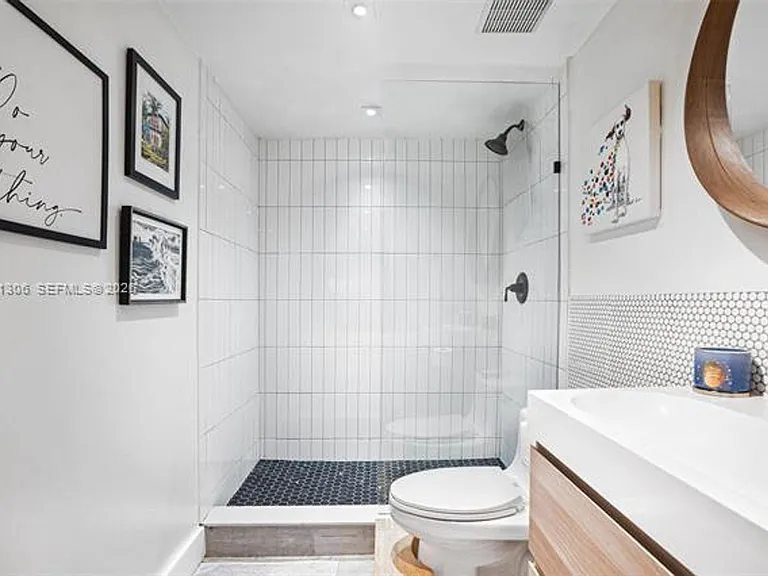 245 Michigan Ave #5-LG — Photo 12