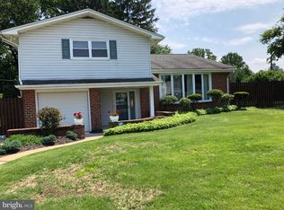 9223 Grace Ln, Philadelphia, PA